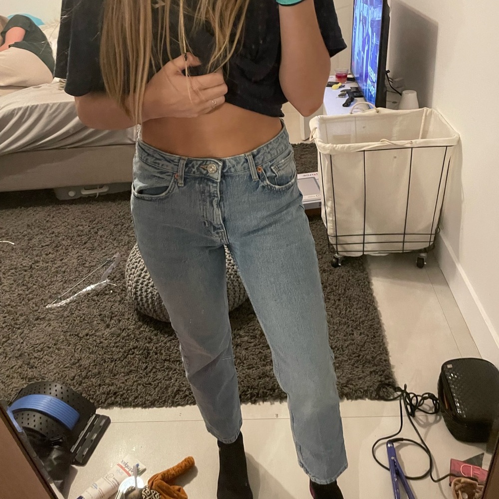 zara light blue high waisted jeans ! size 6